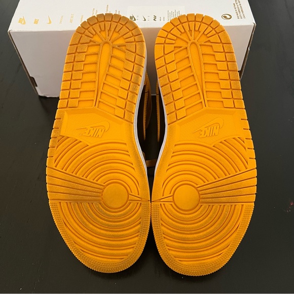 ✔️EUC✔️ NIKE Air Jordan 1 Mid Chutney Taxi - Picture 11 of 11